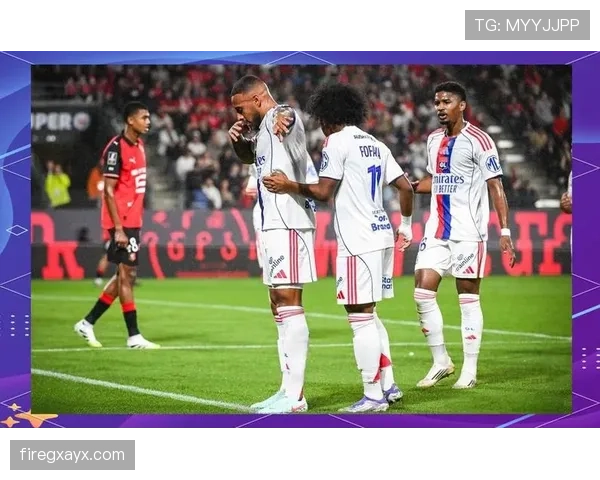 拉菲尼亚闪耀联赛赛场，出色表现助力球队取得关键胜利