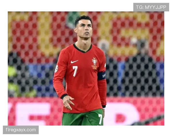 B费与C罗:葡萄牙国家队中场与前锋核心角色的战术差异及体系适配度分析 B费与C罗:葡萄牙国家队中场与前锋核心角色的战术差异及体系适配度分析