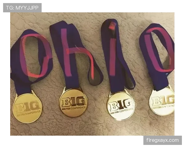 张博恒训练完随手啃蛋白棒的样子，真不像刚拿奖牌的人